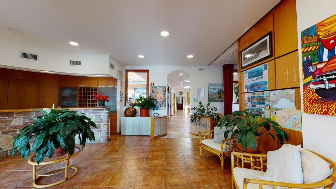 Hotel Zunino Споторно Экстерьер фото