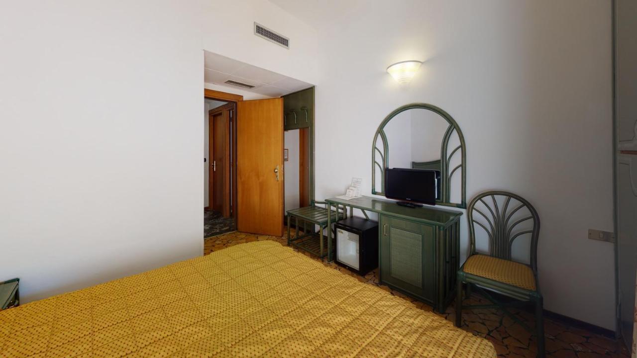 Hotel Zunino Споторно Экстерьер фото